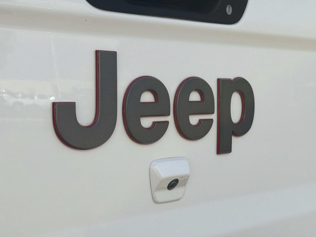 Used 2020 Jeep Gladiator Rubicon w/ LED Lighting Group AWD/4WD image 9