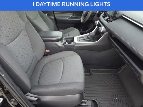 Used 2020 Toyota RAV4 XLE w/ Carpet Mat Package image 15