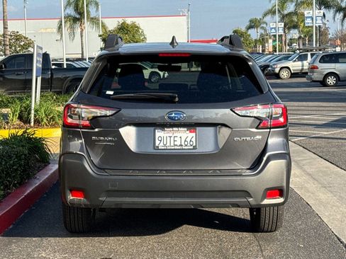 Used 2025 Subaru Outback Premium image 6