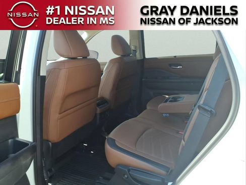 Certified 2024 Nissan Pathfinder Platinum w/ Cargo Package FWD image 28