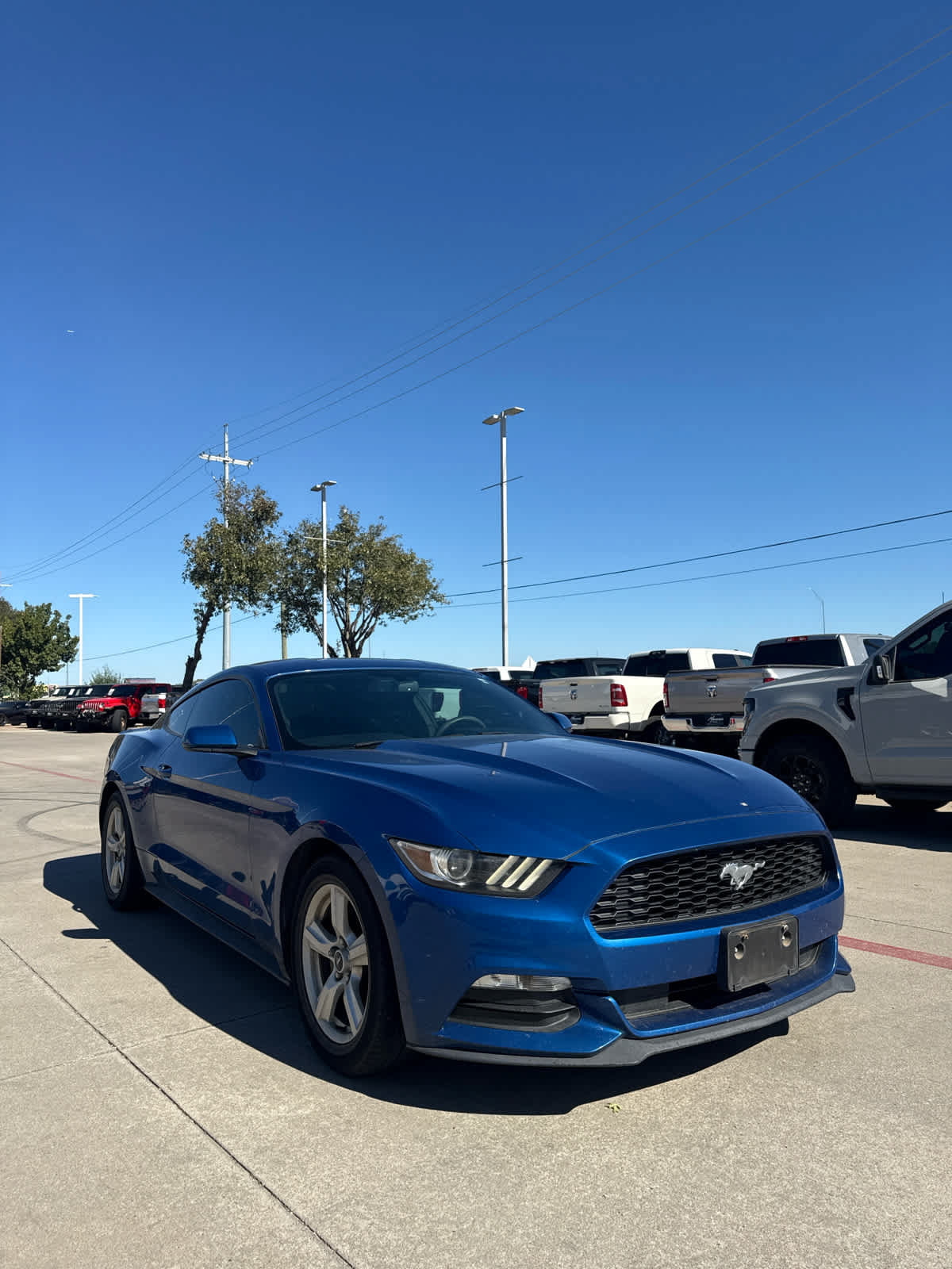 Used 2017 Ford Mustang Coupe RWD image 4