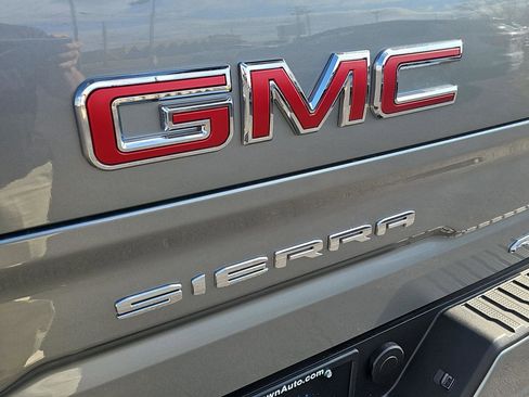 Used 2025 GMC Sierra 1500 AT4 image 36