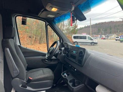 Used 2022 Mercedes-Benz Sprinter 2500 image 4