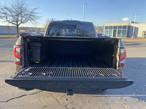 Used 2024 Nissan Titan PRO-4X w/ Pro-4x Convenience Package image 9