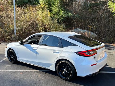 Used 2023 Honda Civic Sport image 3