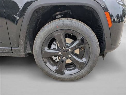 New 2026 Jeep Grand Cherokee Limited w/ Limited Altitude Package AWD/4WD image 17