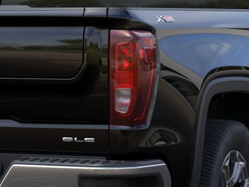 New 2026 GMC Sierra 1500 SLE w/ X31 Off-Road Package AWD/4WD image 11