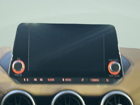 Used 2025 Nissan Sentra SV w/ SV Premium Package image 19