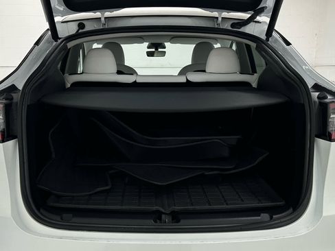 Used 2023 Tesla Model Y Long Range image 43