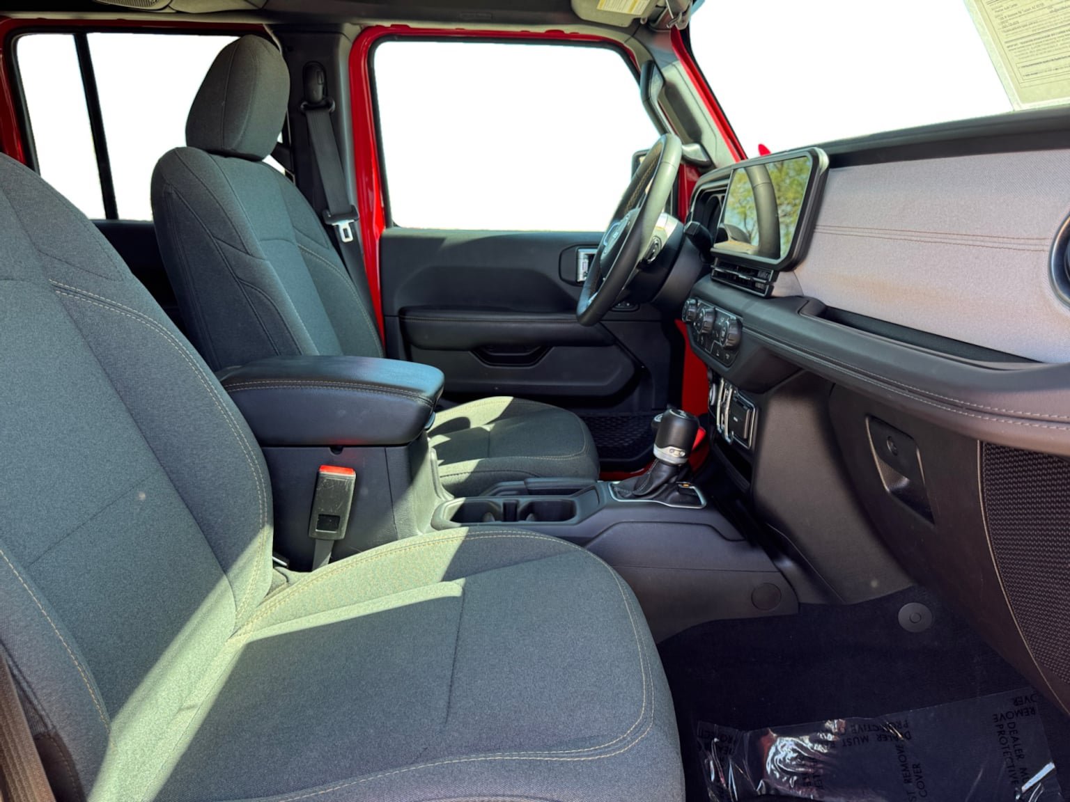 Used 2025 Jeep Wrangler Unlimited Sahara AWD/4WD image 17