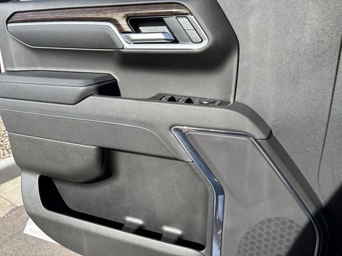 Used 2025 GMC Sierra 1500 Elevation image 22