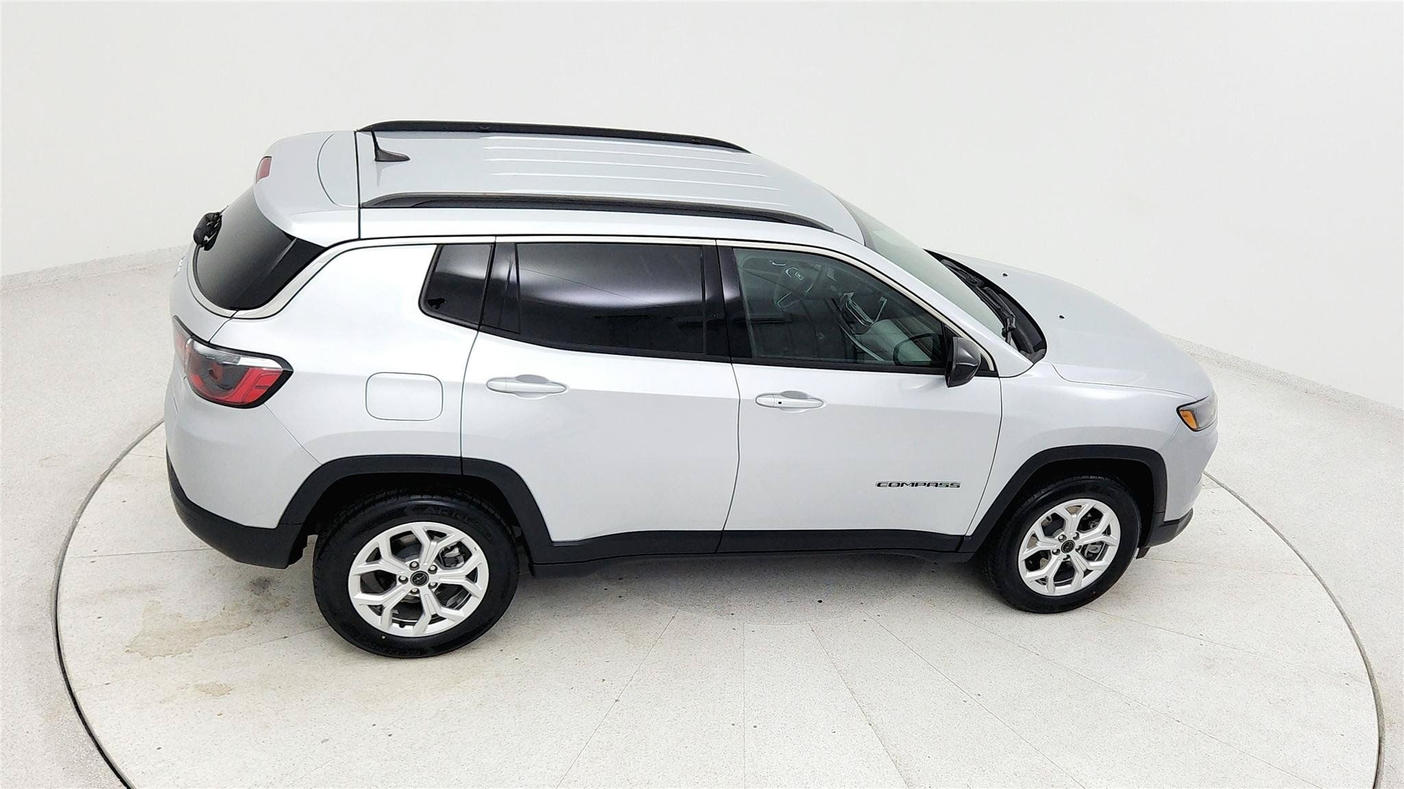 Used 2025 Jeep Compass Latitude AWD/4WD image 40