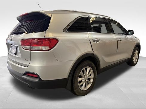 Used 2017 Kia Sorento AWD image 5