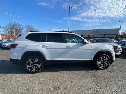 Certified 2024 Volkswagen Atlas SE w/ Panoramic Sunroof Package image 2