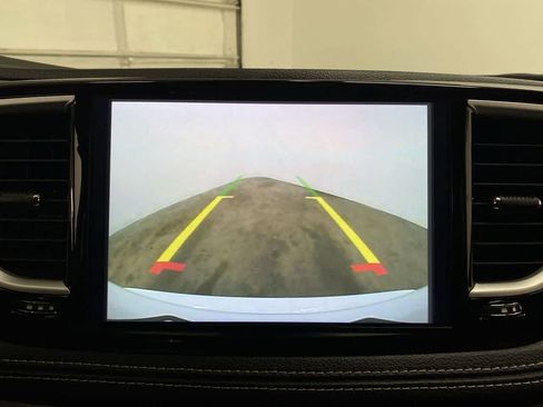 Used 2024 Chrysler Pacifica Select image 26