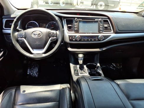 Used 2018 Toyota Highlander XLE FWD image 9