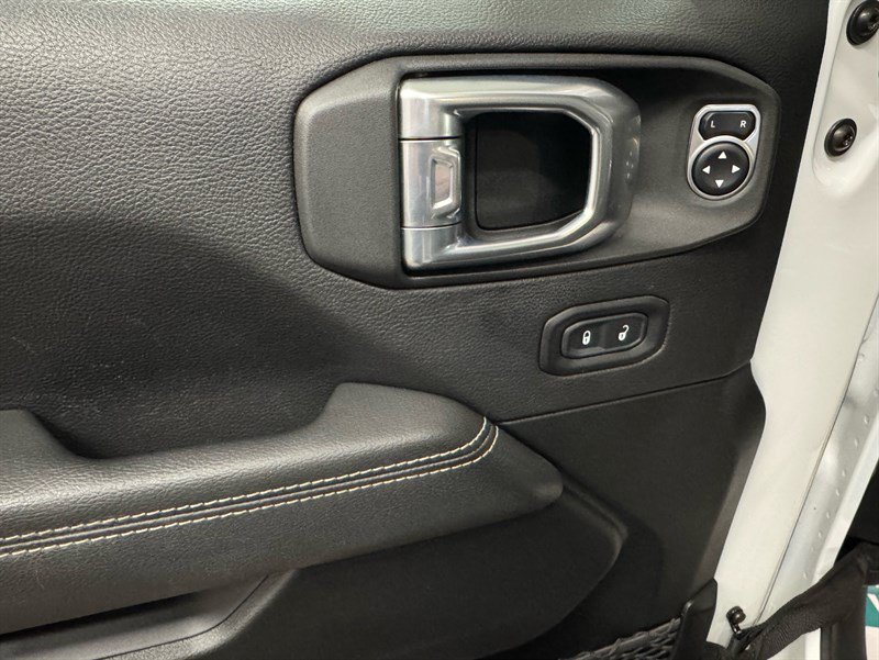 Used 2021 Jeep Wrangler Unlimited Sahara w/ Dual Top Group AWD/4WD image 15