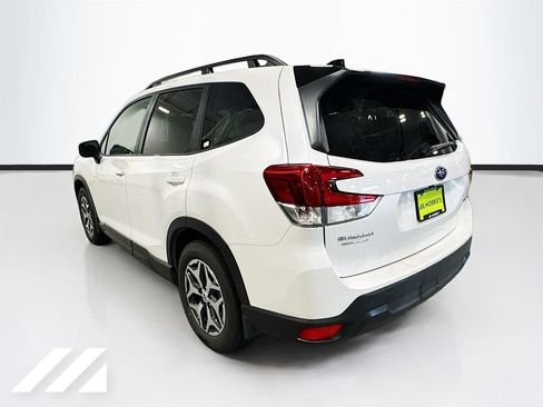 Used 2024 Subaru Forester Premium AWD/4WD image 7