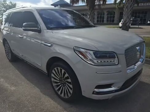 Used 2019 Lincoln Navigator Reserve image 3