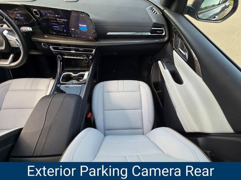 Certified 2025 Chevrolet Traverse High Country FWD image 18