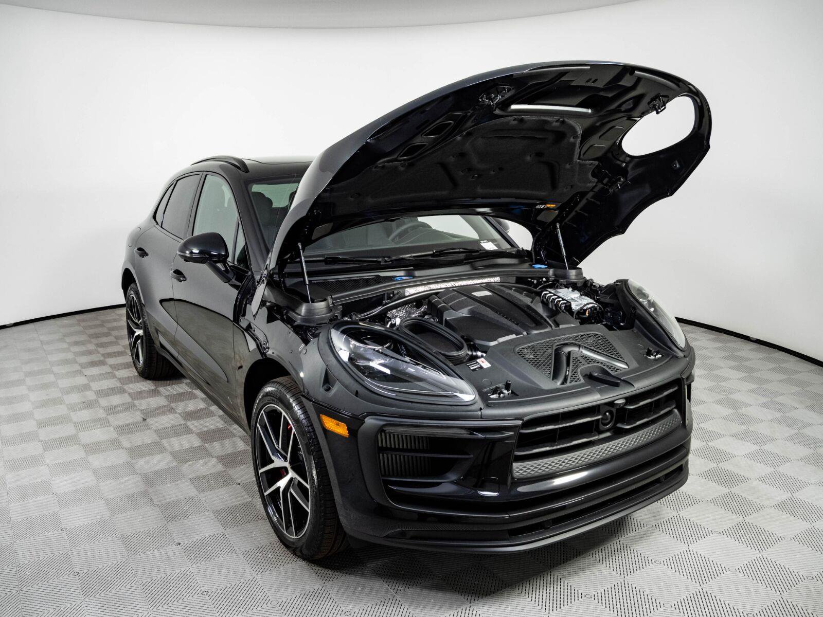 New 2026 Porsche Macan S AWD/4WD image 34