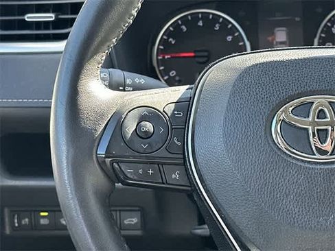 Used 2021 Toyota RAV4 XLE Premium image 9