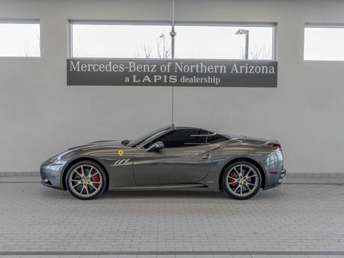 Used 2013 Ferrari California image 2