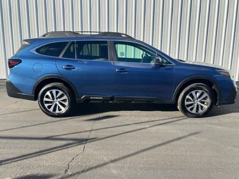 Used 2022 Subaru Outback Premium image 7