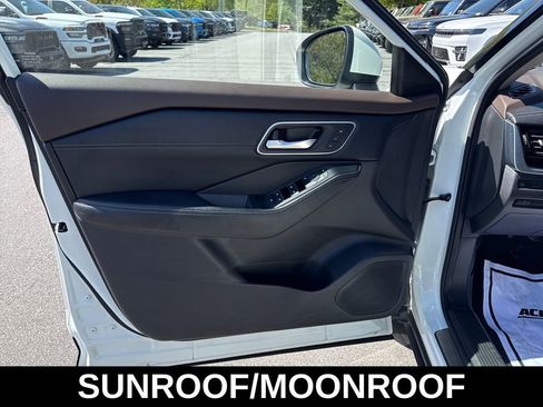 Used 2023 Nissan Rogue Platinum w/ Platinum Premium Package AWD/4WD image 12
