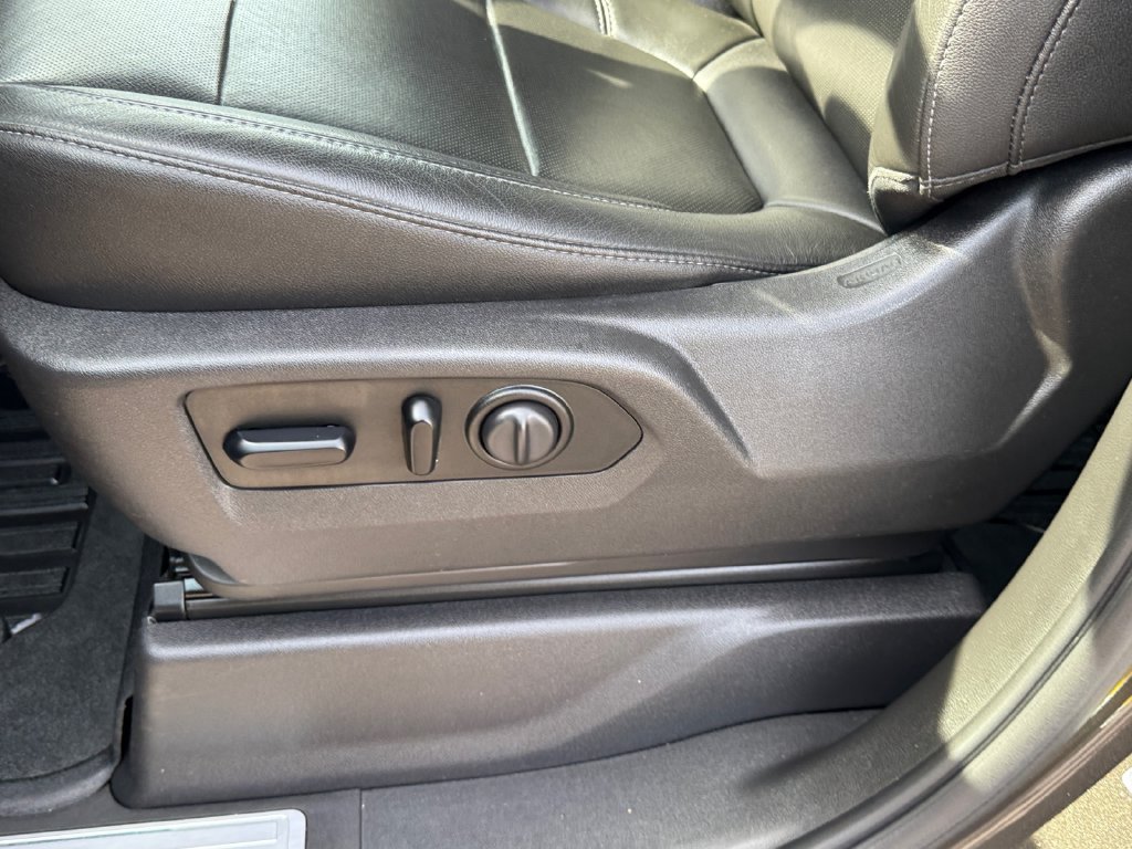 Used 2019 GMC Sierra 1500 SLT w/ SLT Premium Package AWD/4WD image 18