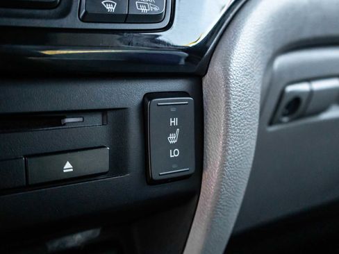 Used 2017 Honda Pilot Touring image 32