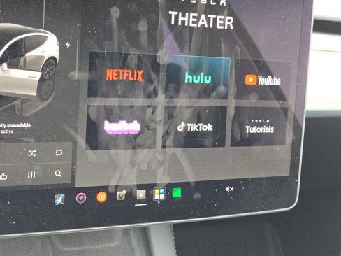 Used 2025 Tesla Model Y Long Range RWD image 28