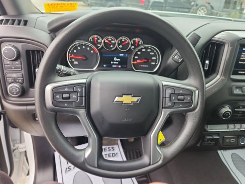 Used 2023 Chevrolet Silverado 2500 Custom w/ Custom Value Package image 17