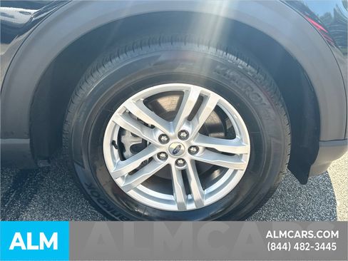 Used 2024 Ford Explorer XLT RWD image 14