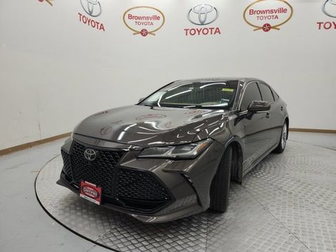 Used 2019 Toyota Avalon Limited FWD image 2