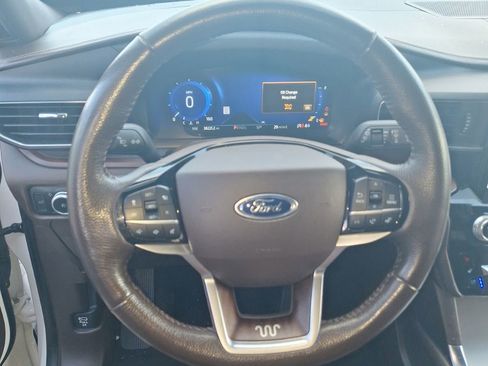 Used 2023 Ford Explorer King Ranch AWD/4WD image 13