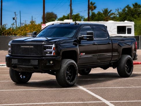 Used 2017 Chevrolet Silverado 2500 LTZ w/ Midnight Edition AWD/4WD image 7