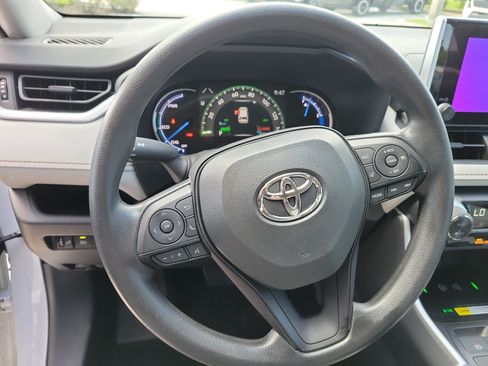 Used 2025 Toyota RAV4 XLE AWD/4WD image 25