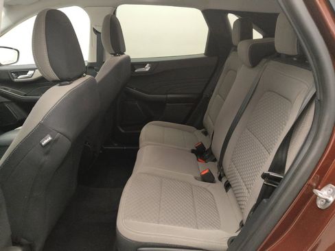 Used 2021 Ford Escape SE image 18