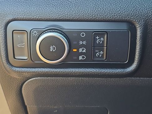 Used 2024 Ford Explorer XLT w/ Equipment Group 202A image 25