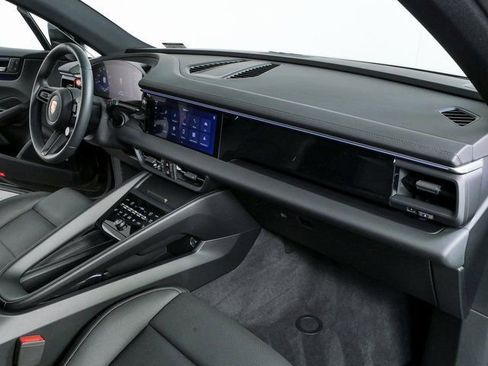 Certified 2025 Porsche Macan Electric image 25