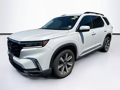 Used 2025 Honda Pilot Touring image 3