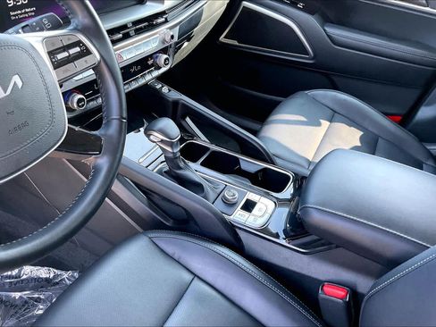 Used 2025 Kia Telluride S FWD image 16