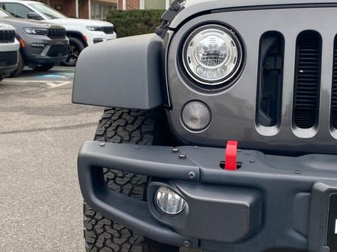 Used 2017 Jeep Wrangler Unlimited Rubicon image 12