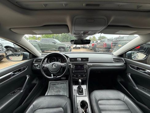 Used 2018 Volkswagen Passat 2.0T SEL Premium FWD image 17