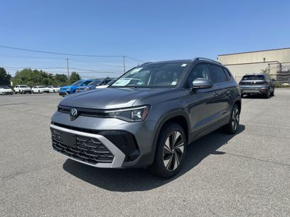 New 2025 Volkswagen Taos SE
