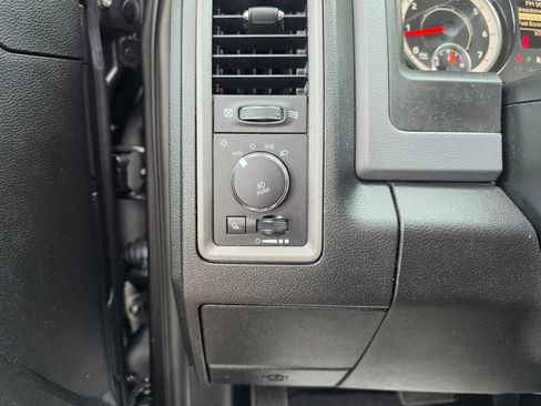 Used 2019 RAM 1500 Express RWD image 21