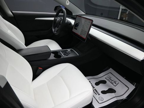 Used 2023 Tesla Model 3 Standard Range image 30