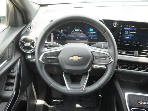 Used 2026 Chevrolet Equinox LT w/ Convenience Package II FWD image 17