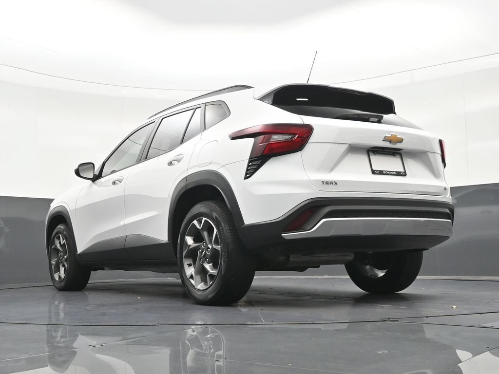 Used 2025 Chevrolet Trax LT FWD image 31